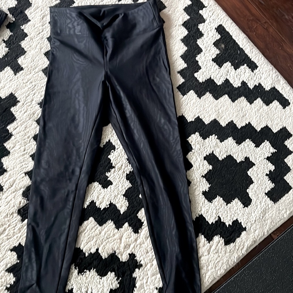 Kids Medium Black Koral leggings